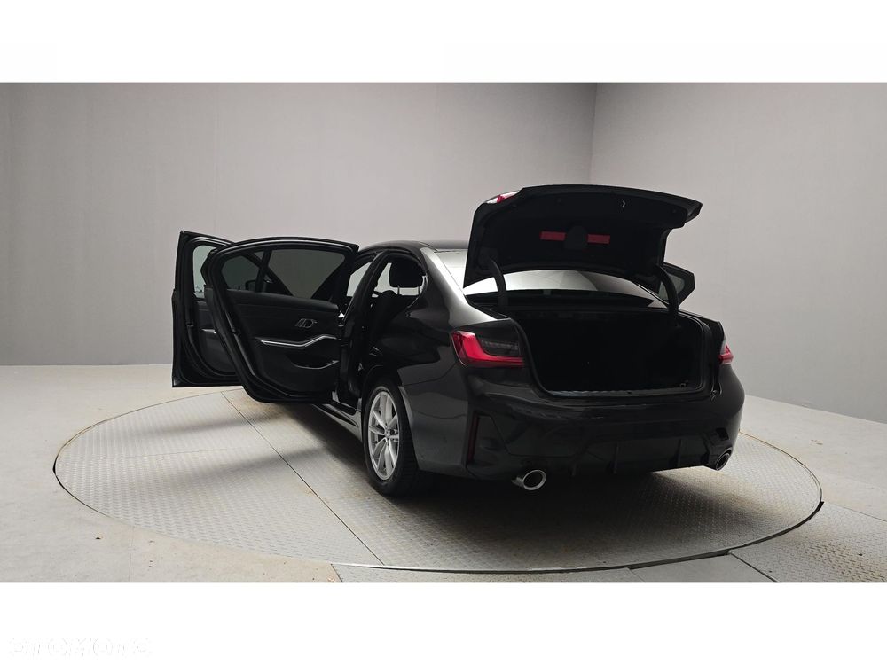 BMW Seria 3 320d xDrive mHEV M Sport - 11