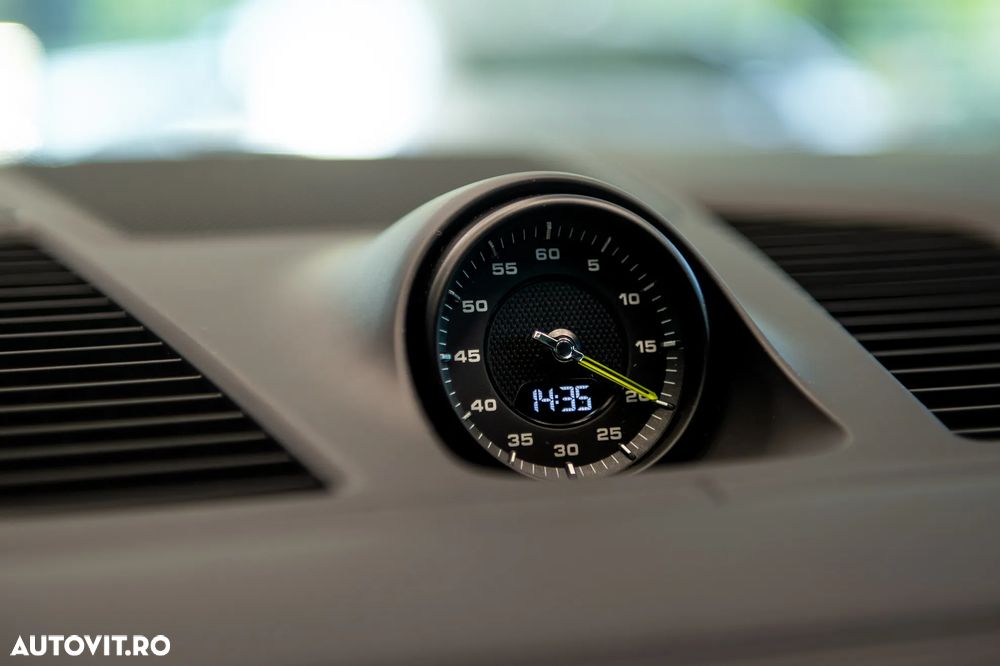 Porsche Cayenne - 26