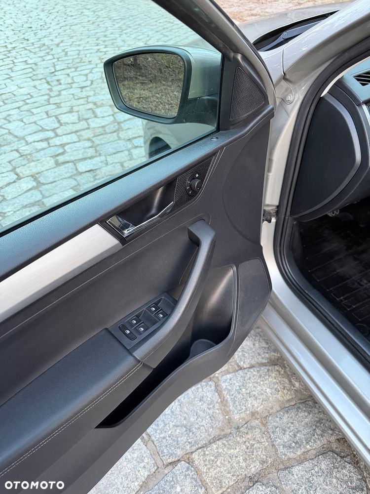 Skoda RAPID 1.0 TSI Style - 23