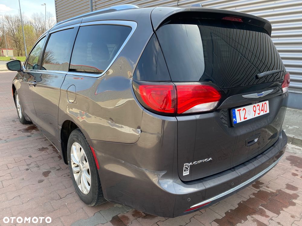 Chrysler Pacifica - 5