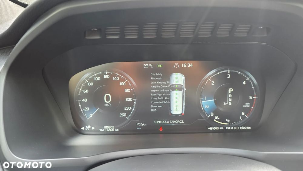 Volvo XC 90 D5 SCR AWD Inscription 7os - 27