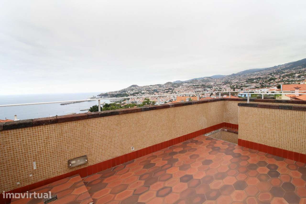 Moradia T3 com piscina, terraço panorâmico 360º no Funchal - Grande imagem: 3/48