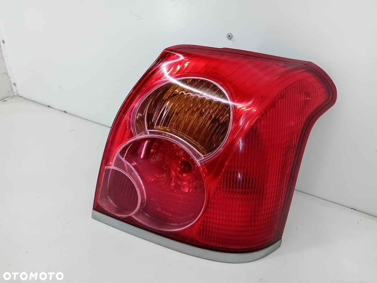 LAMPA TYLNA PRAWA TOYOTA AVENSIS II T25 1.8 16V BENZYNA HATCHBACK 05-48 - 6