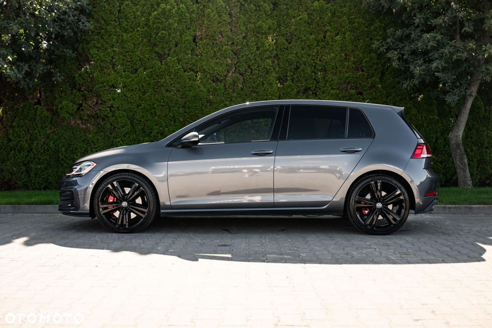 Volkswagen Golf - 8
