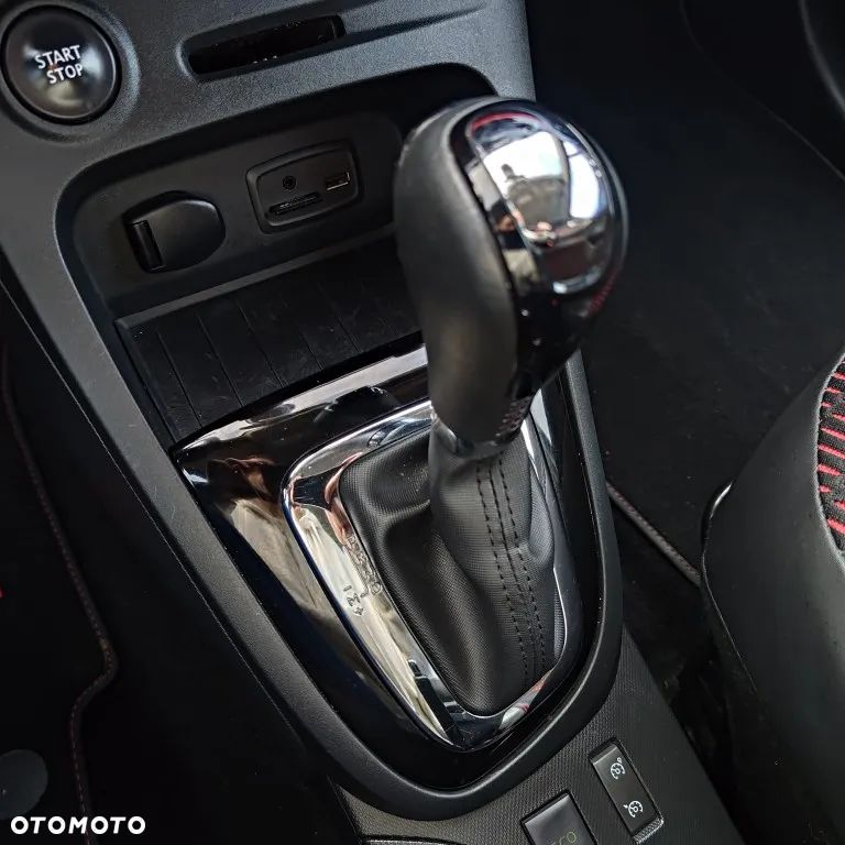 Renault Captur 1.2 TCe Helly Hansen EDC - 26