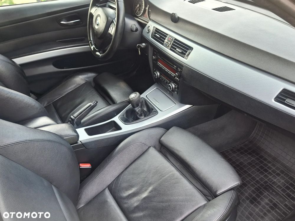BMW Seria 3 318d DPF Edition Sport - 17