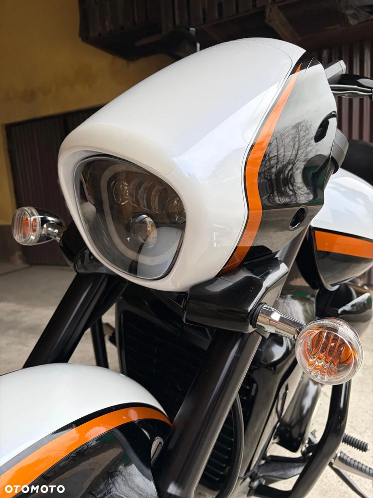 Suzuki Intruder - 36