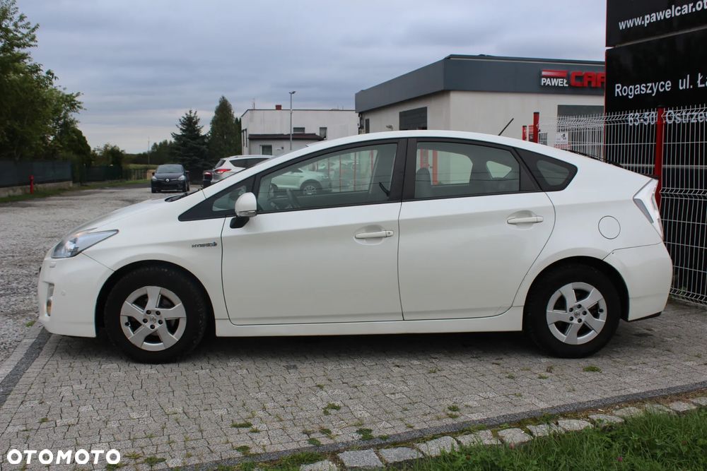 Toyota Prius (Hybrid) Executive - 5