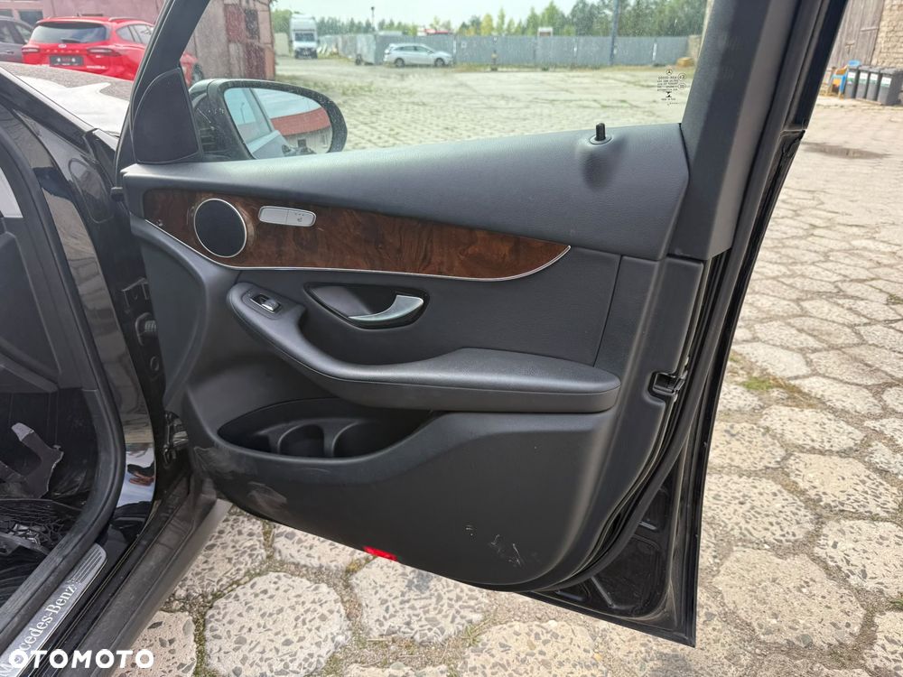 Mercedes-Benz GLC 250 4Matic 9G-TRONIC AMG Line - 13