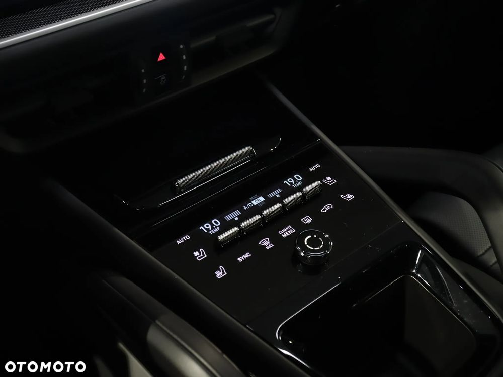 Porsche Cayenne - 25