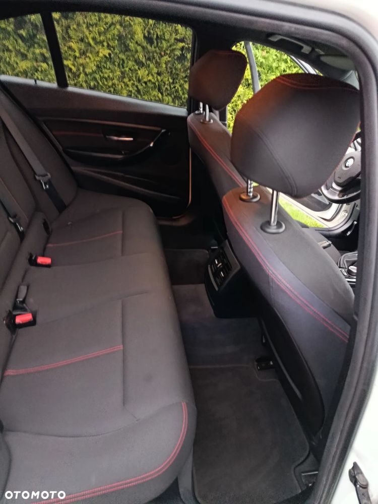 BMW Seria 3 320d Efficient Dynamics Sport Line - 13