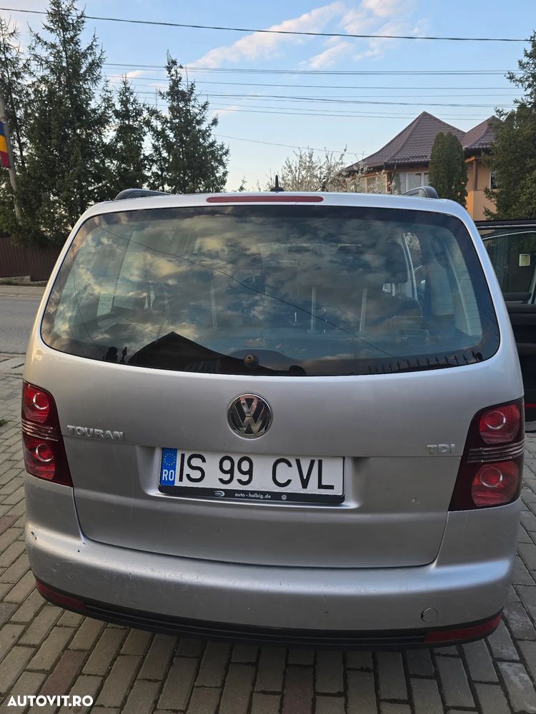 Volkswagen Touran - 10