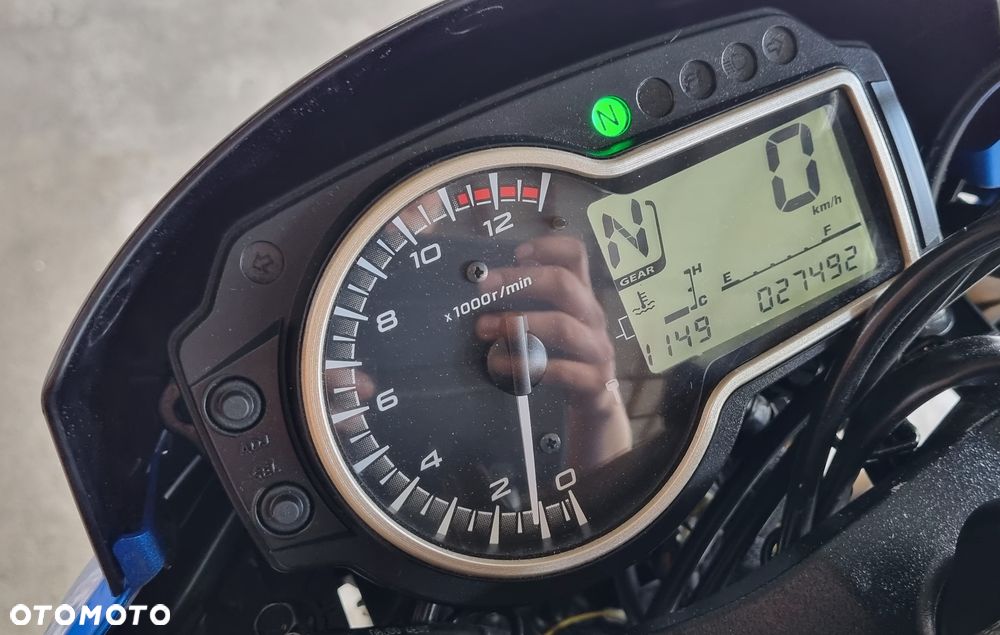 Suzuki GSR - 3