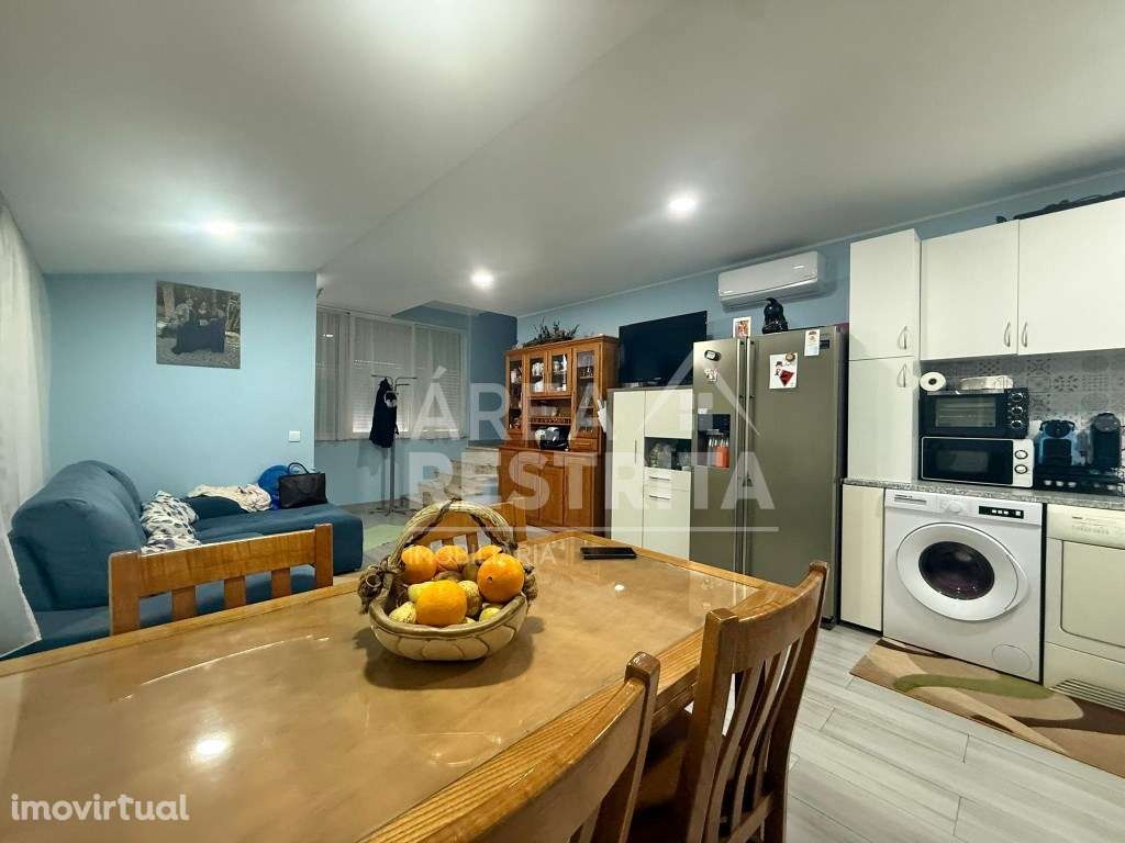 Moradia T3 em zona de acionistas Parque Verde, Fernão Ferro - Grande imagem: 2/35