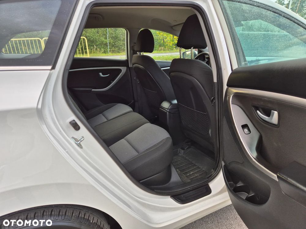 Hyundai i30 blue Kombi 1.6 CRDi Trend - 12