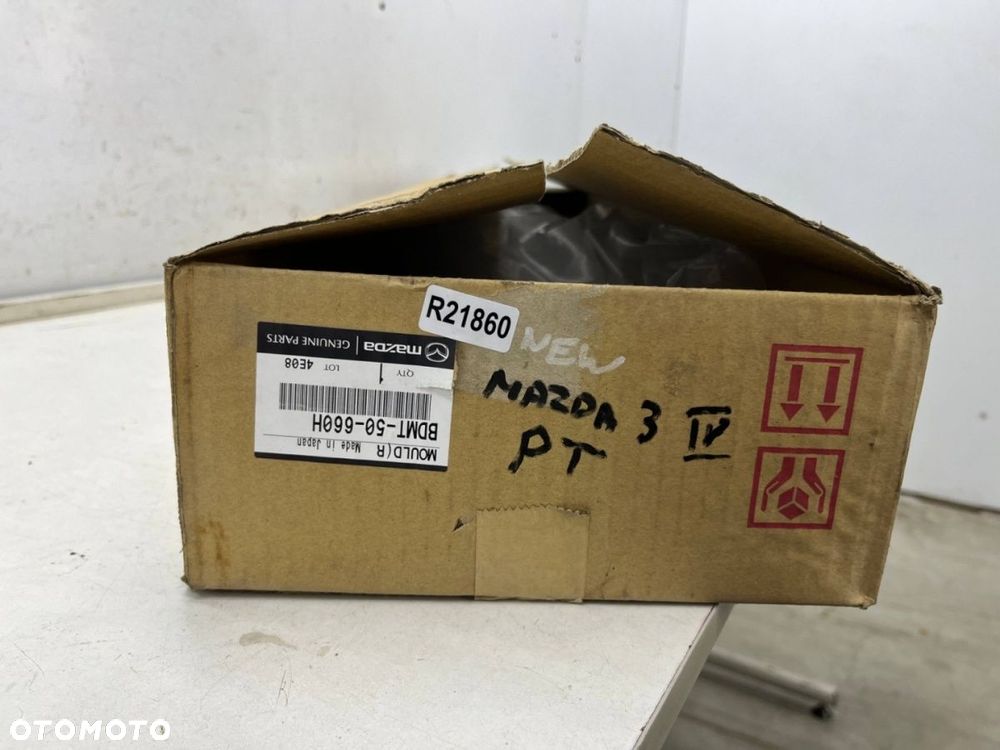 Listwa Mazda 3 IV BP 19r.- NOWA prawa tylna zgarniająca uszczelka zewnętrzna szyby drzwi CHROM - 5