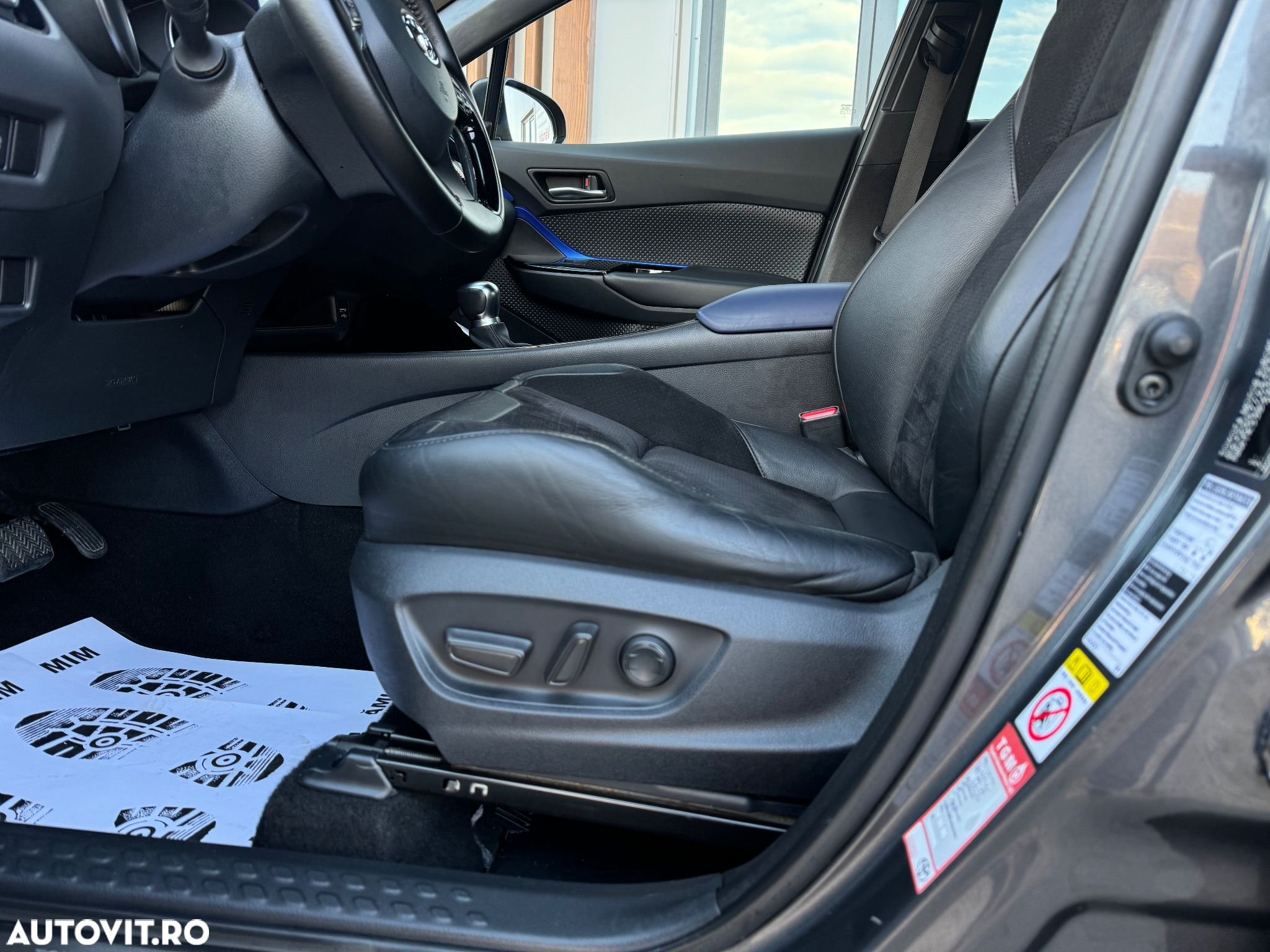 Toyota C-HR 2.0 HSD 184 CP 4x2 CVT C-ult Style bi-tone - 12