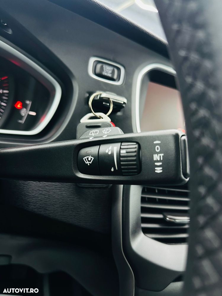 Volvo V40 D2 DRIVe Kinetic - 28
