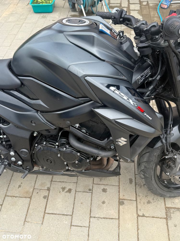 Suzuki GSX - 4