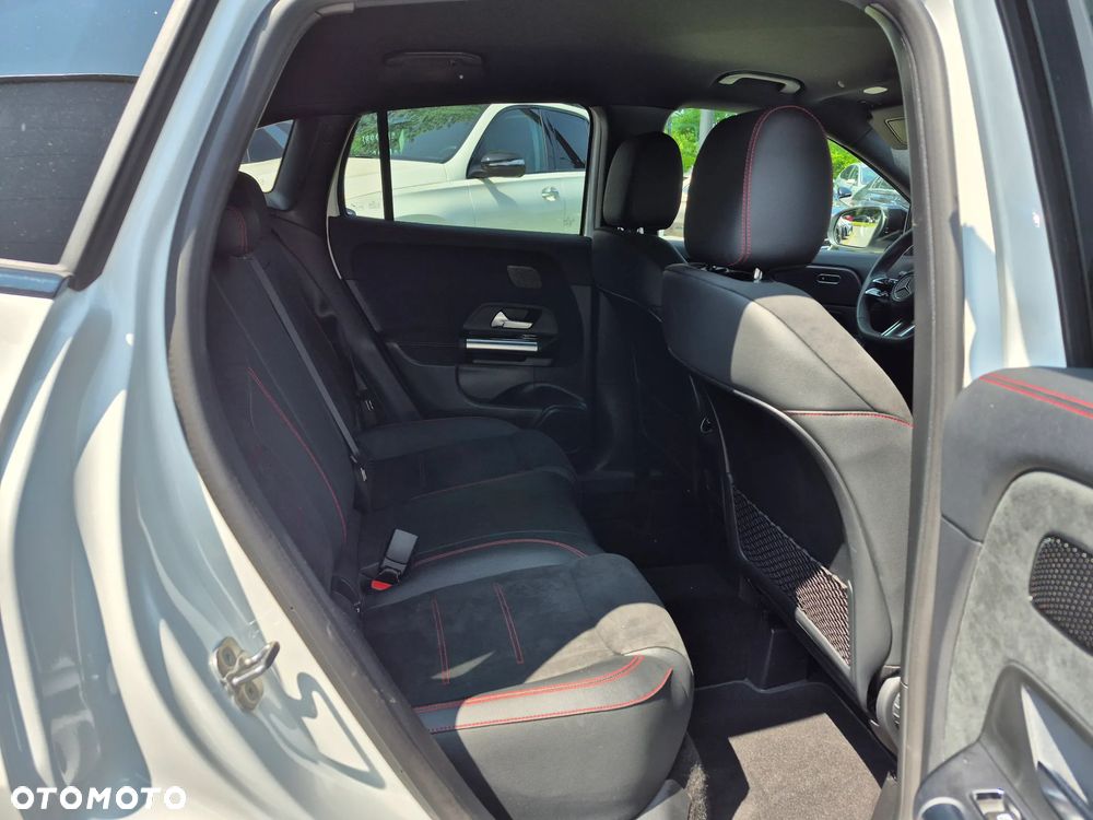 Mercedes-Benz GLA 200 - 30