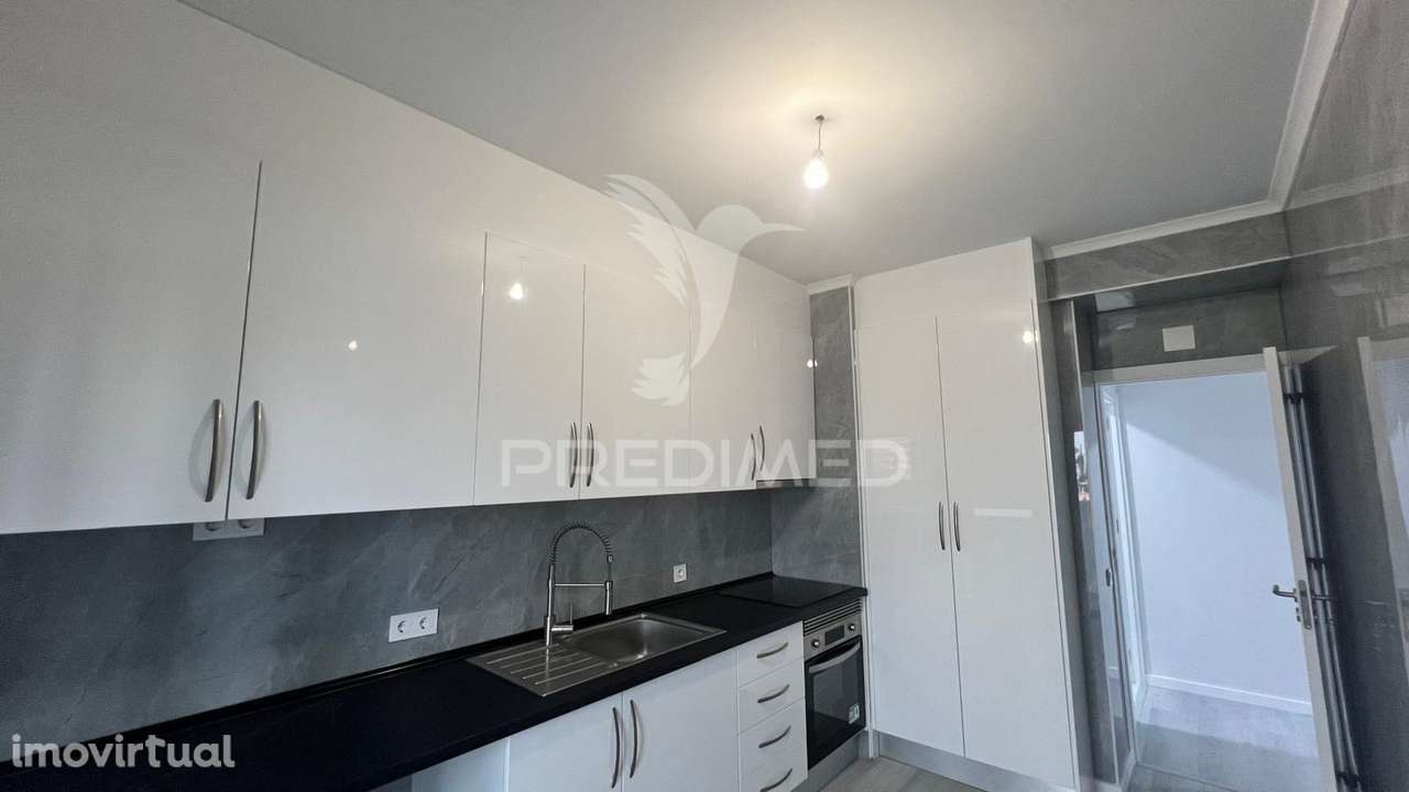 Oportunidade Única em Quarteira – T2 Renovado com Vista Mar! - Grande imagem: 2/30