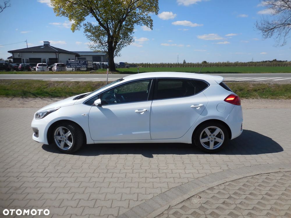 Kia Ceed 1.6 CRDi 136 ISG Dream Team Edition - 3