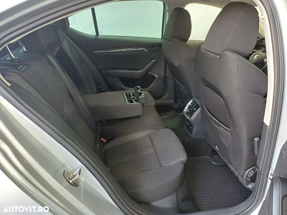 Skoda Octavia 2.0 TDI DSG Style - 34