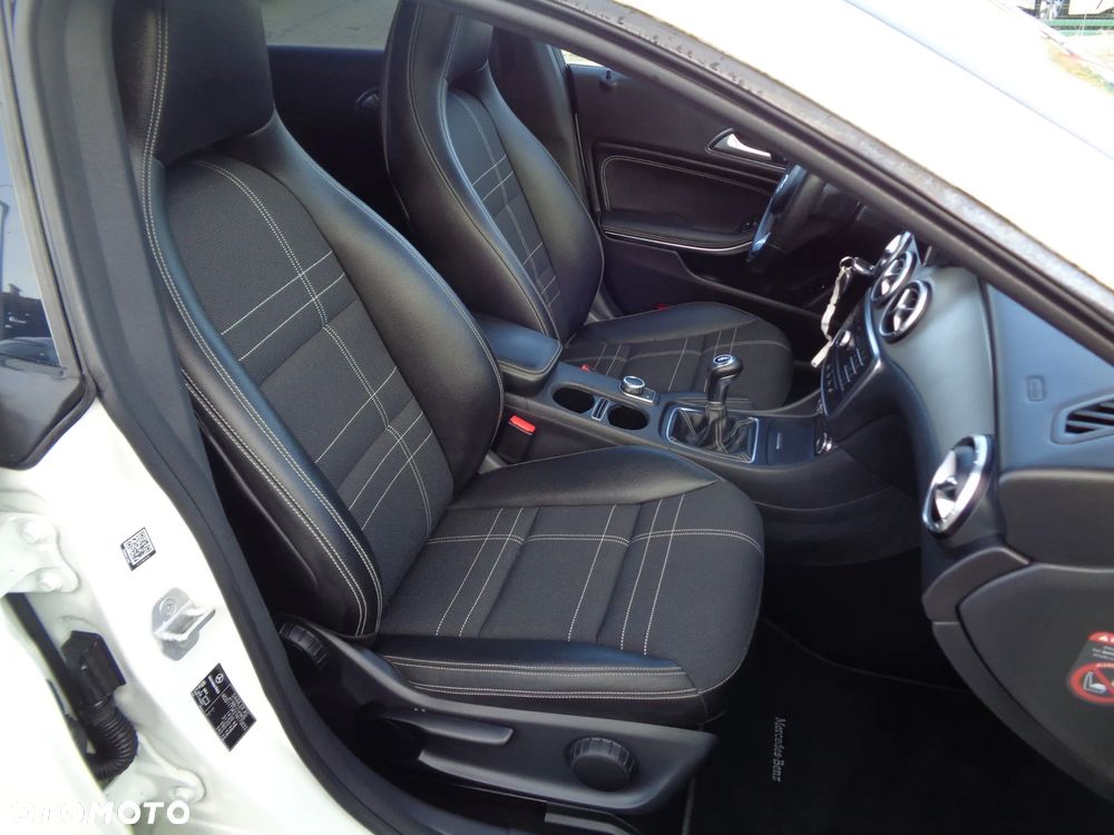 Mercedes-Benz CLA 180 Urban - 16