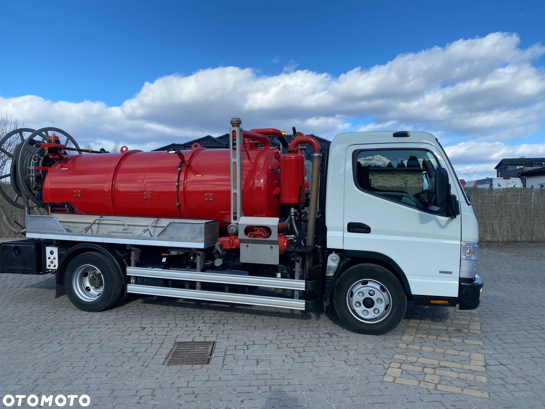 Mitsubishi CANTER 3,0 FUSO BECZKA  ASENIZACYJNY 3800 L - 8