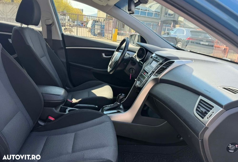 Hyundai i30 1.6 CRDI Automatik Style - 9