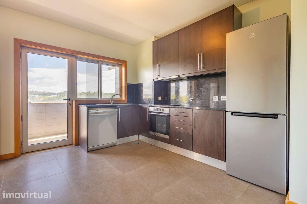 Apartamento T2 c/ 2 Varandas e Garagem - Valbom - Grande imagem: 4/22