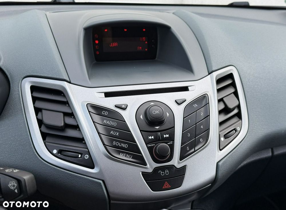 Ford Fiesta 1.25 Ambiente EU5 - 28