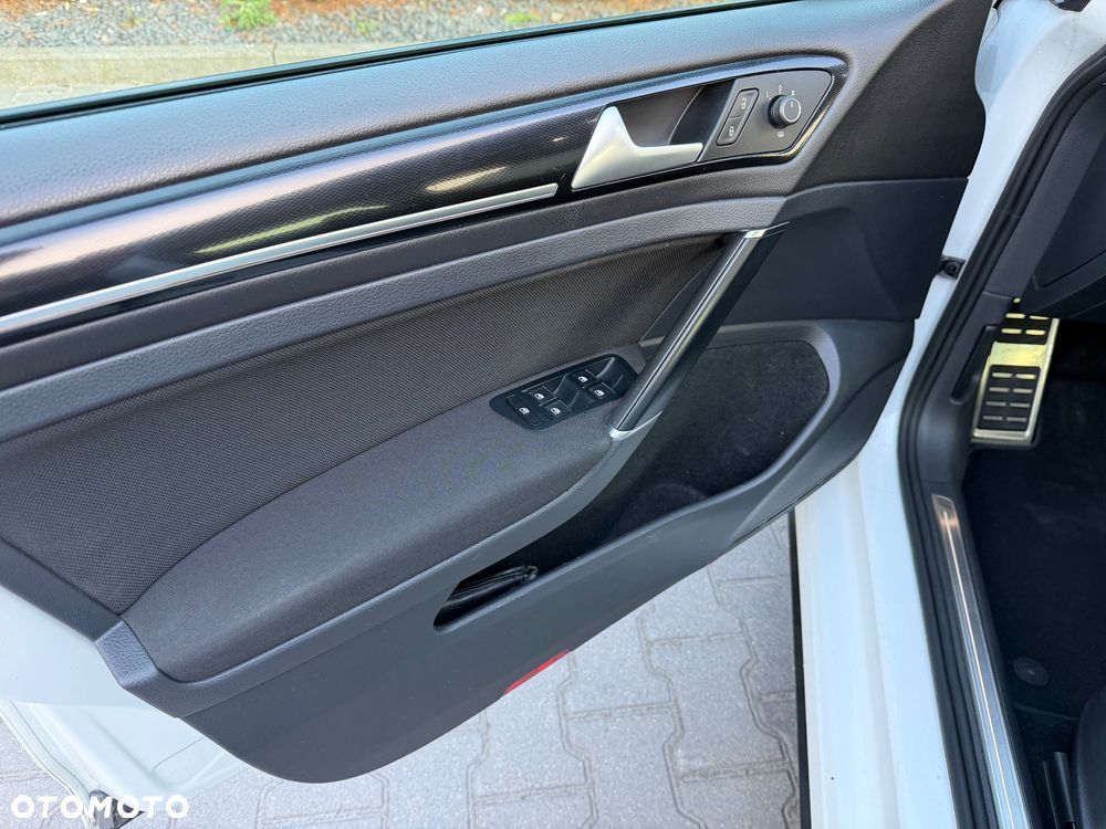 Volkswagen Golf - 27