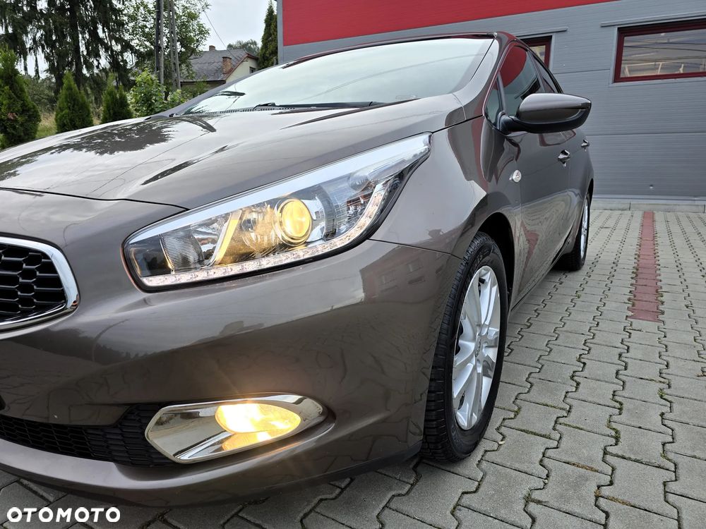 Kia Ceed 1.4 CVVT Spirit - 12