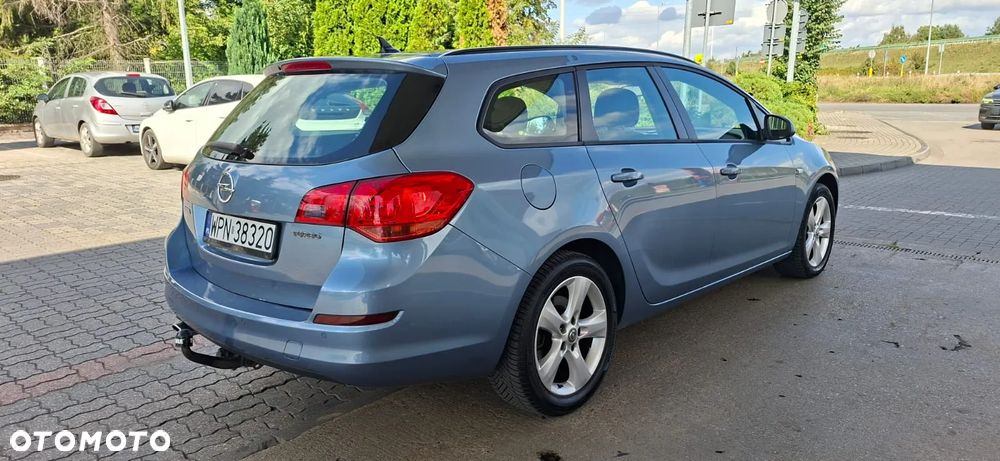 Opel Astra 1.6 Turbo Cosmo - 4
