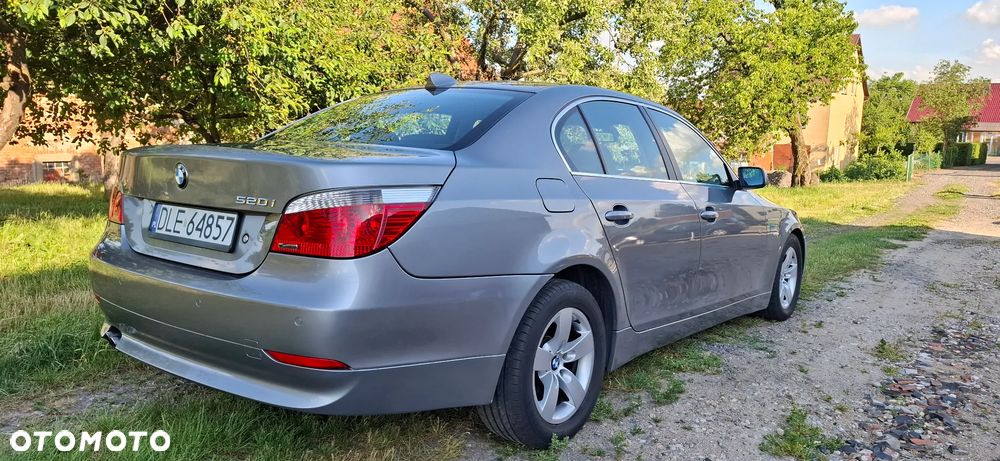 BMW Seria 5 520i - 11