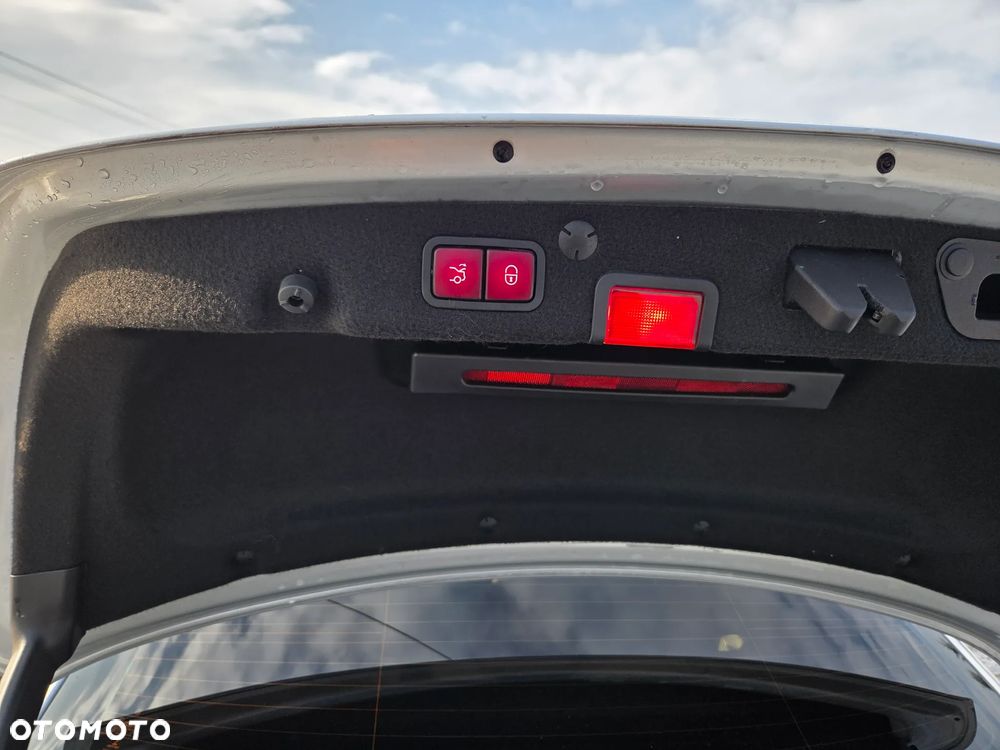 Mercedes-Benz Klasa C 400 4Matic 7G-TRONIC AMG Line - 23