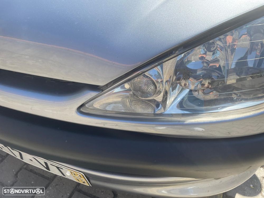 Peugeot 206 1.1 Color Line - 3