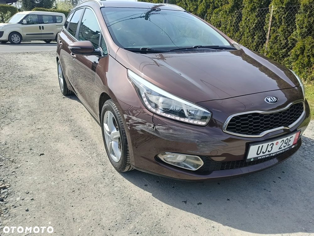 Kia Ceed 1.6 GDI Dream Team Edition - 1