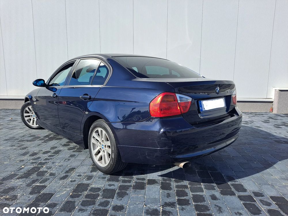 BMW Seria 3 320i - 4