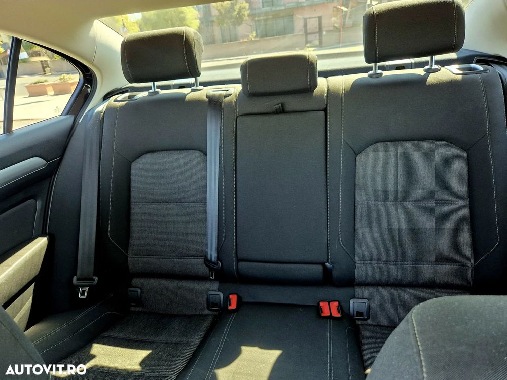 Volkswagen Passat 2.0 TDI Comfortline - 8