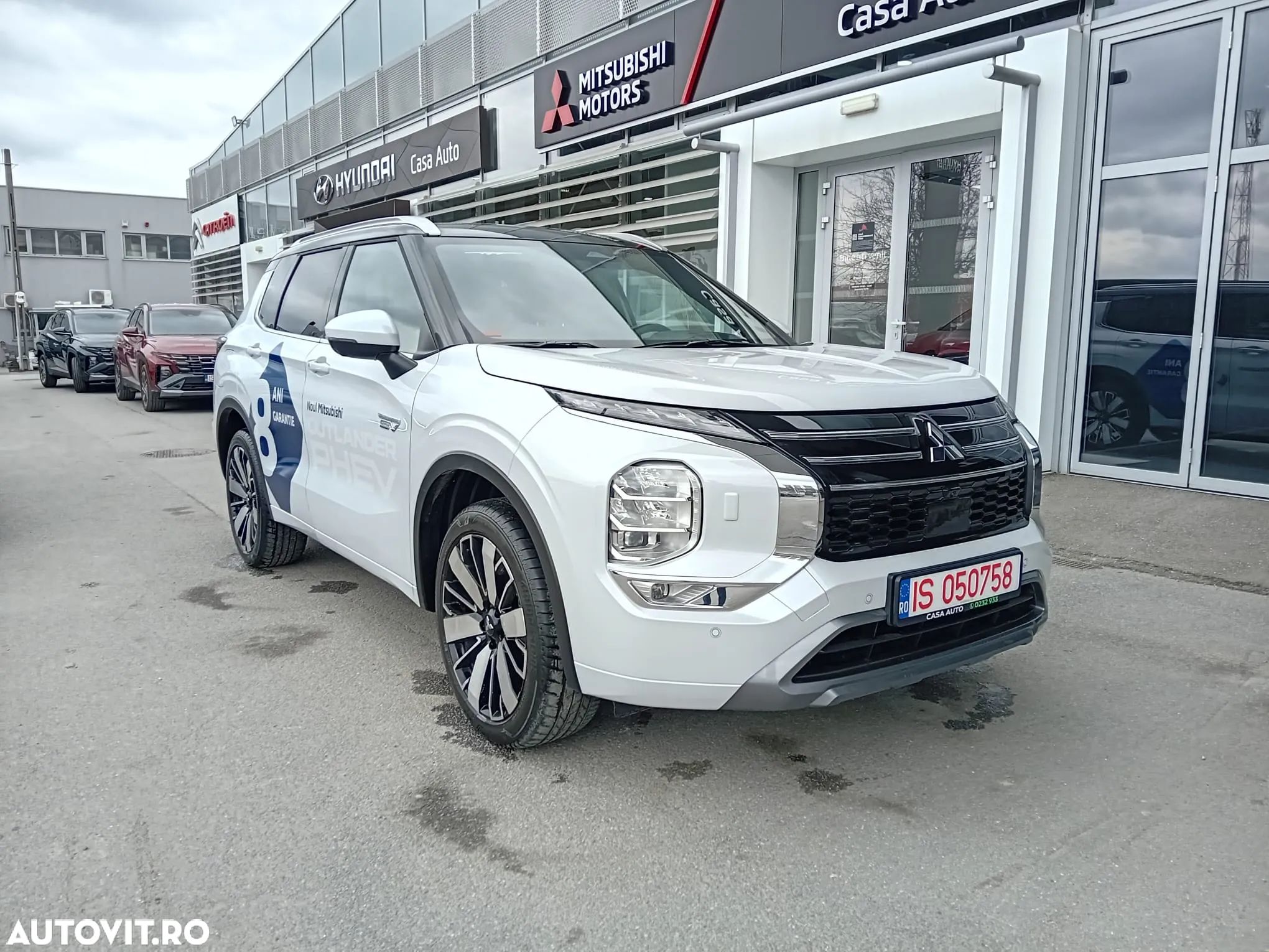 Mitsubishi Outlander - 1