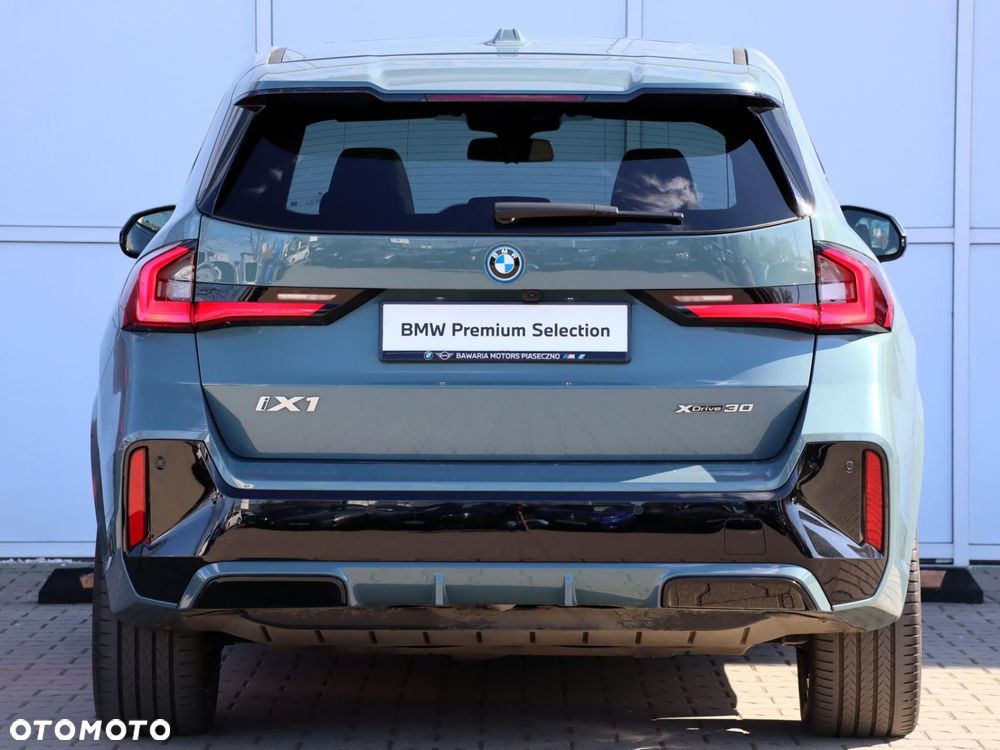 BMW iX1 xDrive30 66.5kWh M Sport - 11