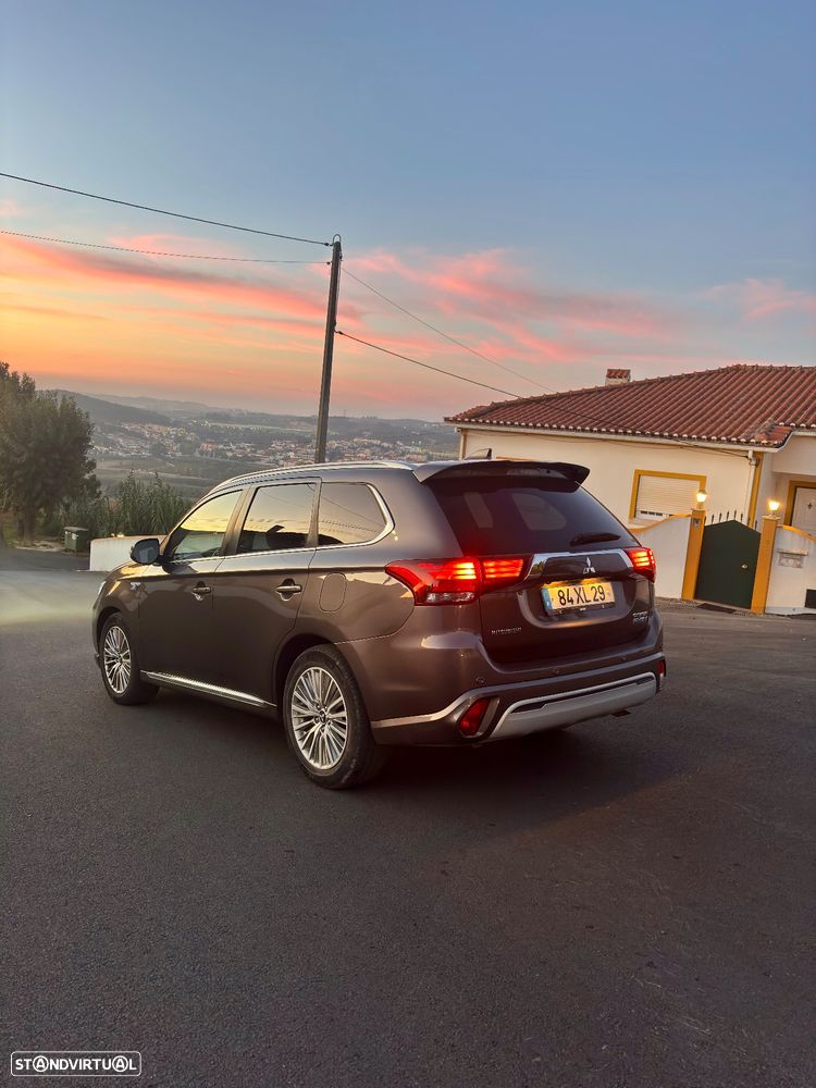 Mitsubishi Outlander 2.0 PHEV Intense Navi - 3