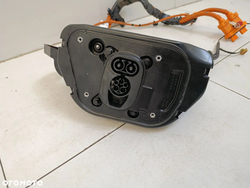 Gniazdo kabel przewód instalacja ładowania baterii Audi Q4 e-tron etron - 3