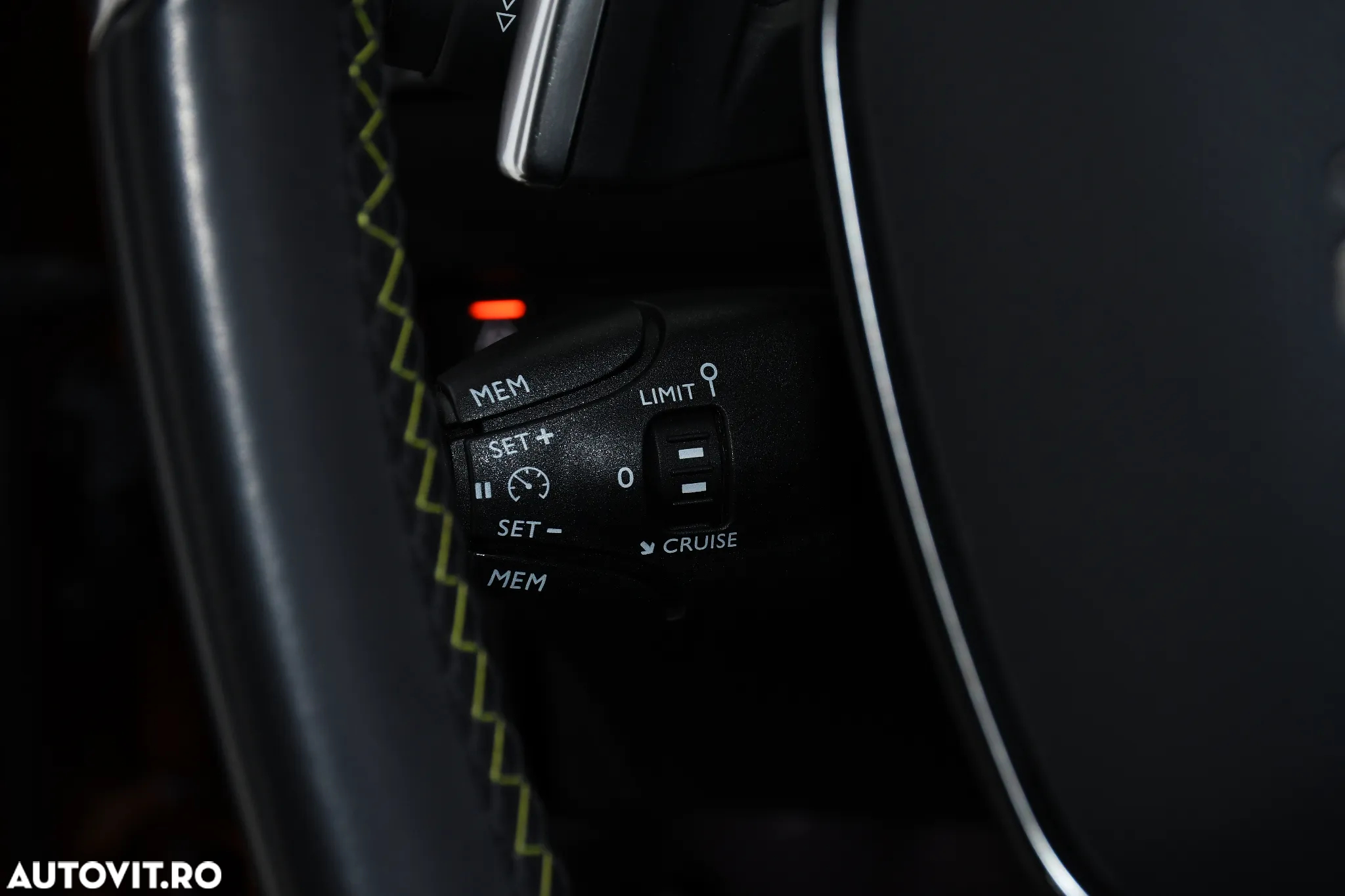 Peugeot 2008 PureTech 130 EAT8 GT Pack - 39