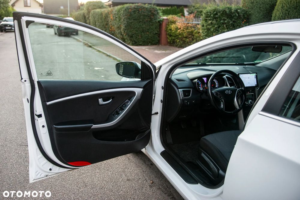 Hyundai i30 i30cw 1.6 Fifa World Cup Edition - 17