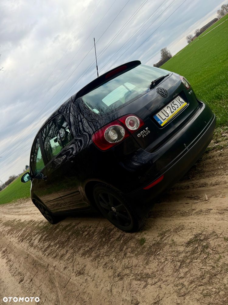 Volkswagen Golf Plus 1.6 FSI Comfortline - 4