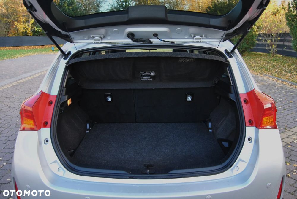 Toyota Auris 1.8 HSD Luna - 16