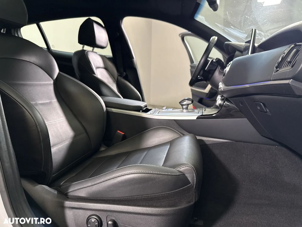 Kia Stinger - 12